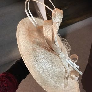 Stunning cream/beige fascinator